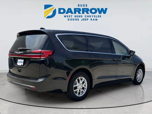 Used 2023 Black Chrysler Touring L image 5