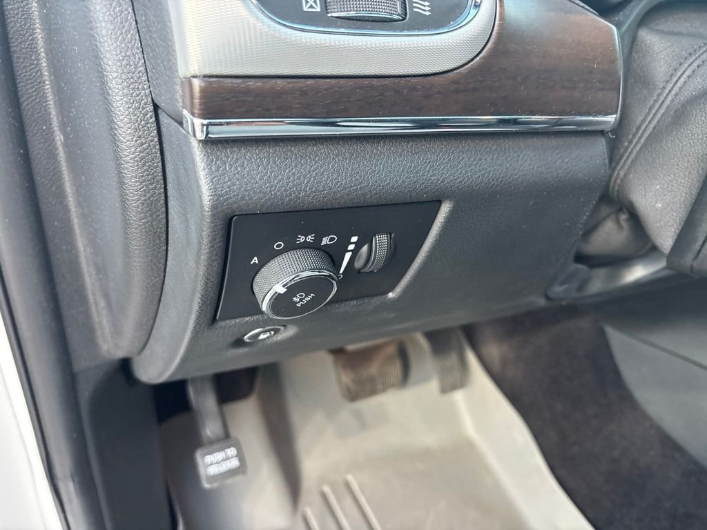 Used 2018 White Jeep Limited image 27