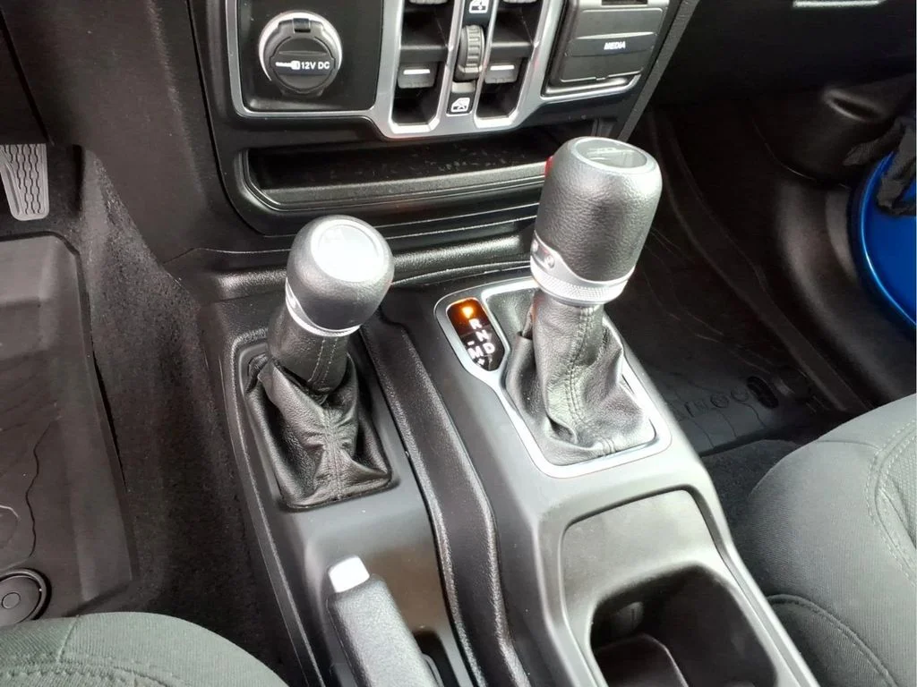 Used 2021 Blue Jeep Sport image 27