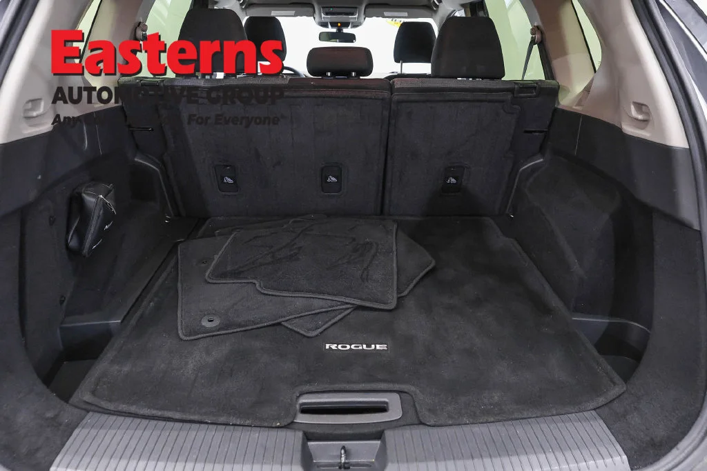 Used 2023 Gray Nissan SV image 9