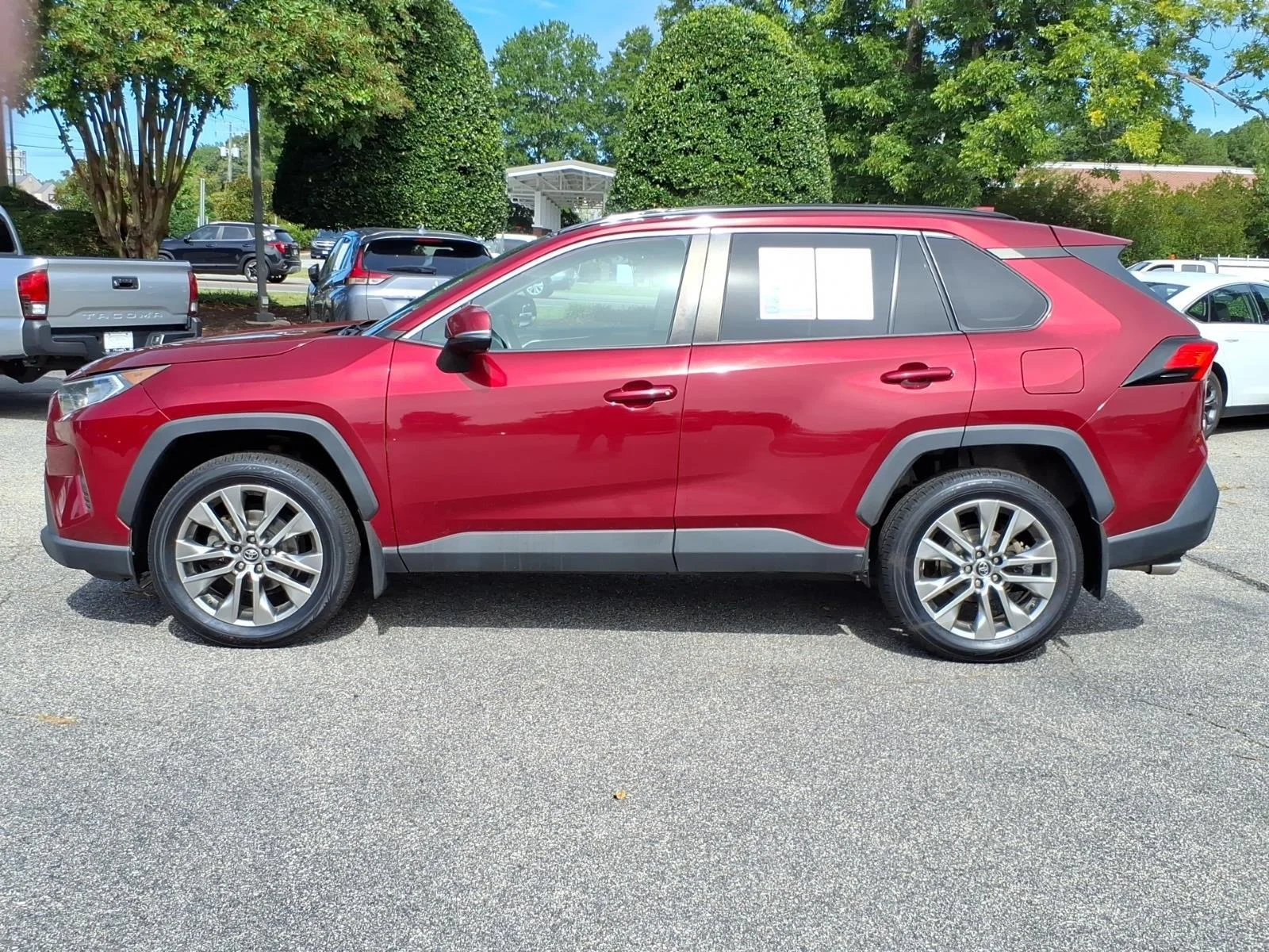 Used 2019 Ruby Flare Pearl Toyota XLE Premium image 3
