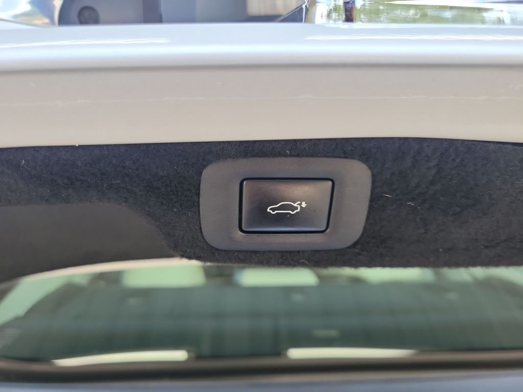 Used 2018 White Lexus 500 Base image 38