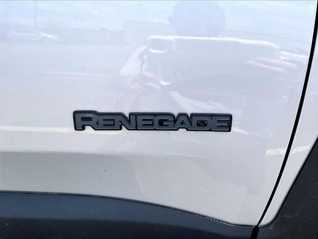 Used 2017 Glacier Metallic Jeep Altitude image 7