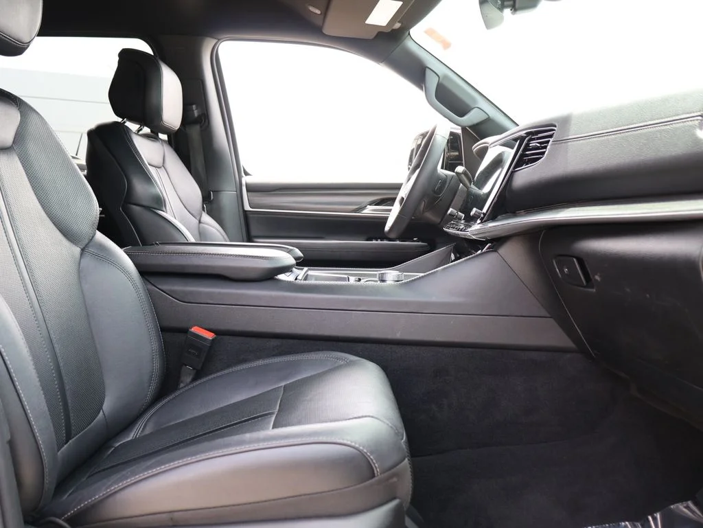 Used 2024 White Jeep Series II image 9