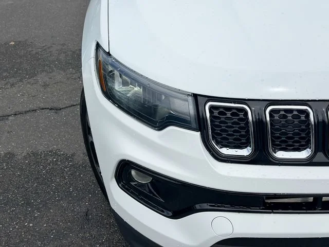 Used 2024 White Jeep Limited image 5