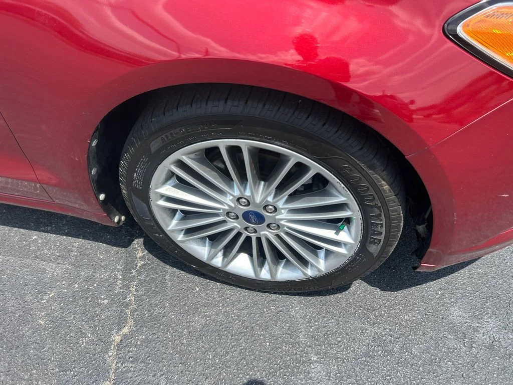 Used 2013 Red Ford SE image 12