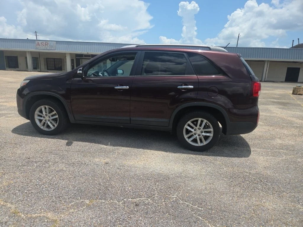 Used 2015 Red Kia LX image 8