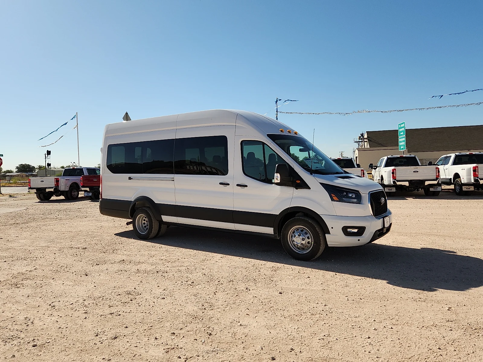 New 2026 Oxford White Ford XLT image 9