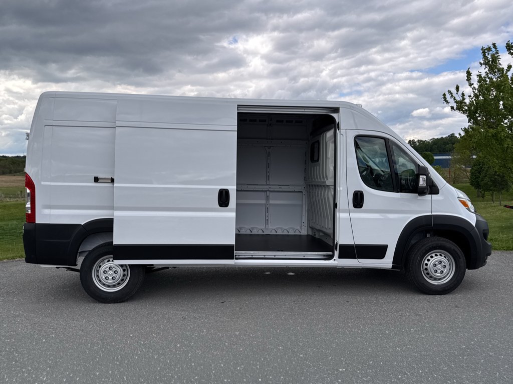 New 2026 Bright White Clear-Coat Exterior Paint RAM Tradesman image 15