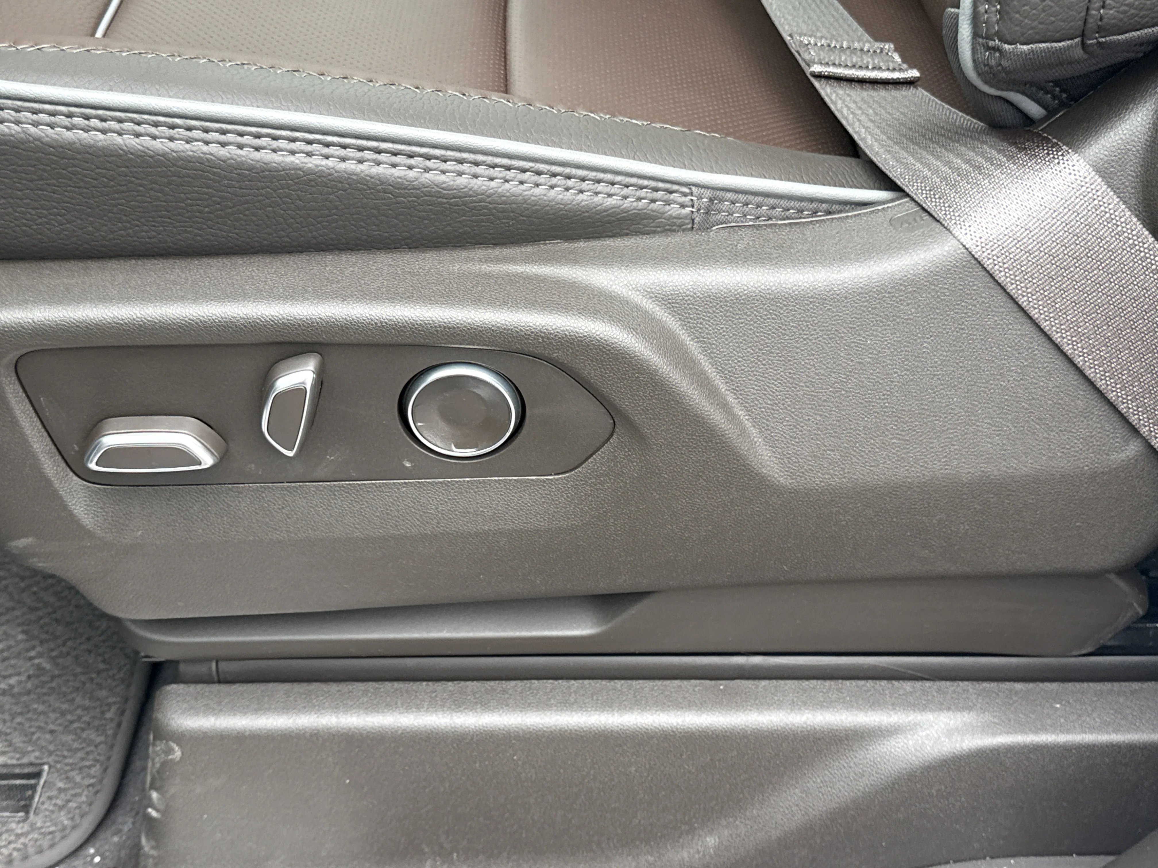 New 2026 Glacier White Tricoat GMC Denali 4WD image 14