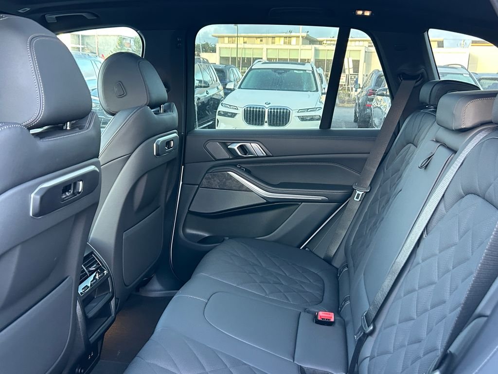 New 2026 Mineral White Metallic BMW xDrive40i image 30
