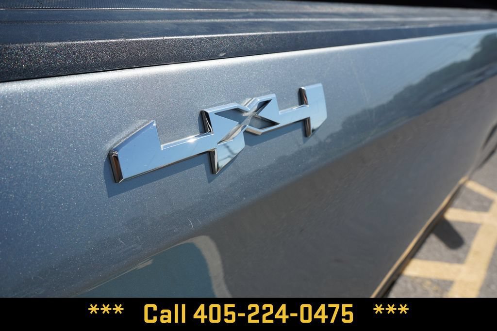 Used 2025 Sterling Metallic GMC SLT image 8