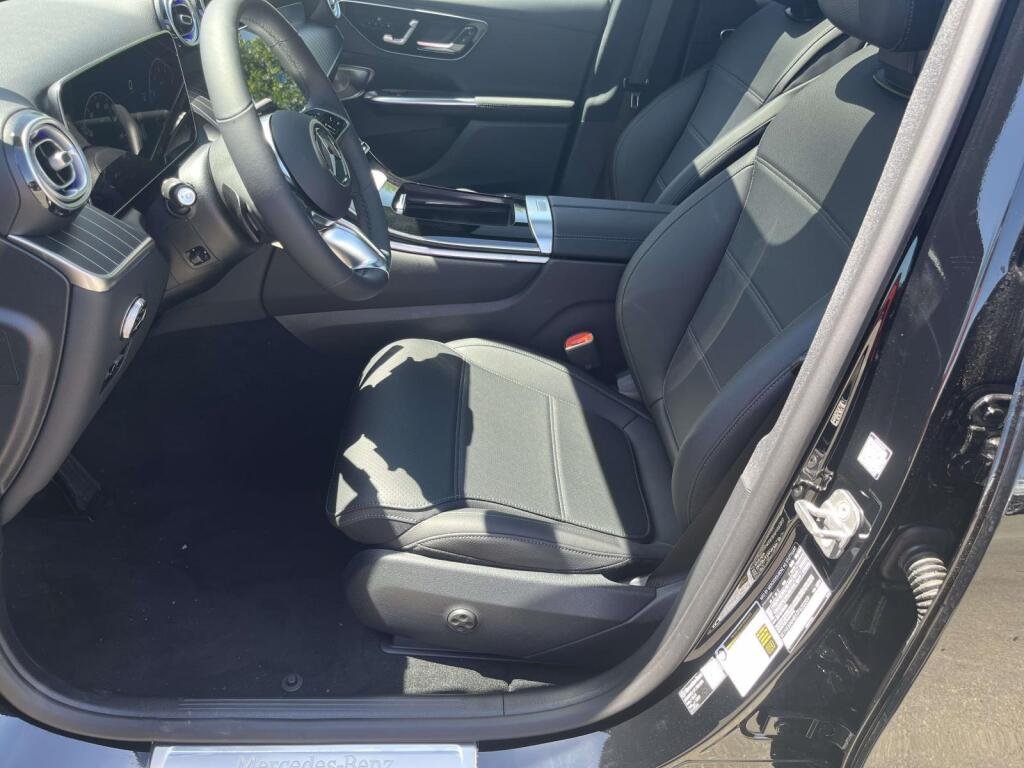 New 2026 2040/Black Mercedes-Benz GLC 300 image 16