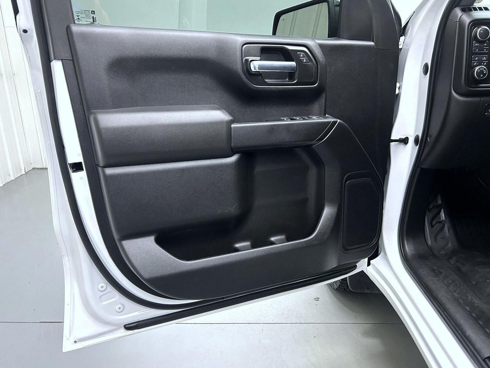 Used 2023 White Chevrolet WT image 9