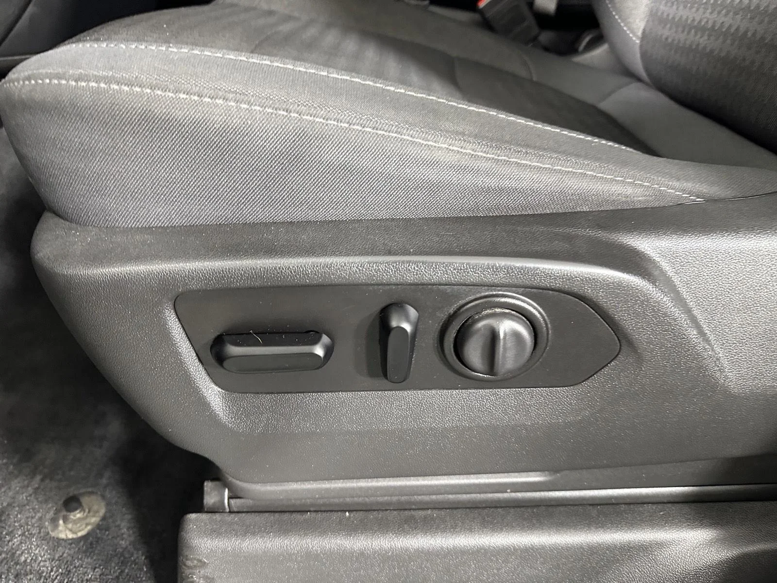 Used 2020 Onyx Black GMC Elevation image 22