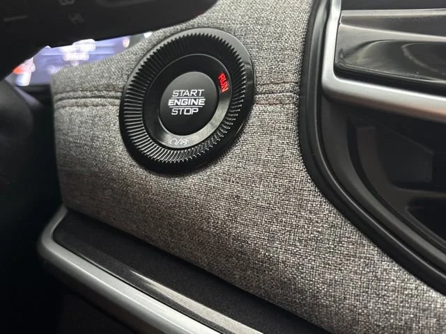 Used 2022  Jeep Latitude Lux image 38