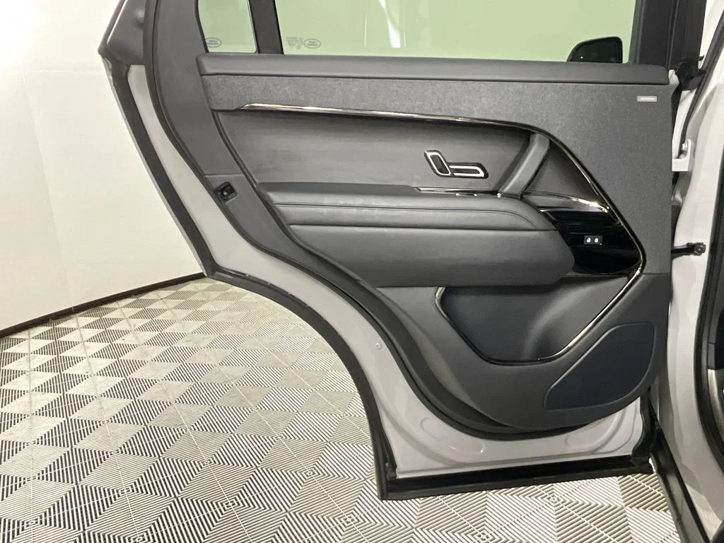 Used 2023 Gray Land Rover SE Dynamic image 26