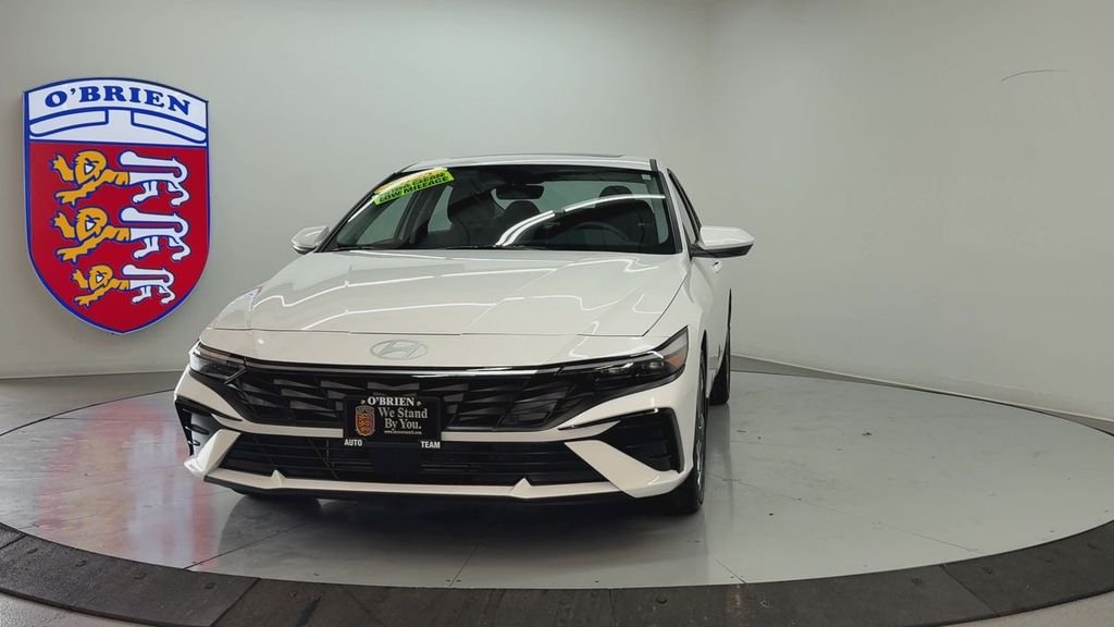 Used 2025 White Hyundai SEL Convenience image 9