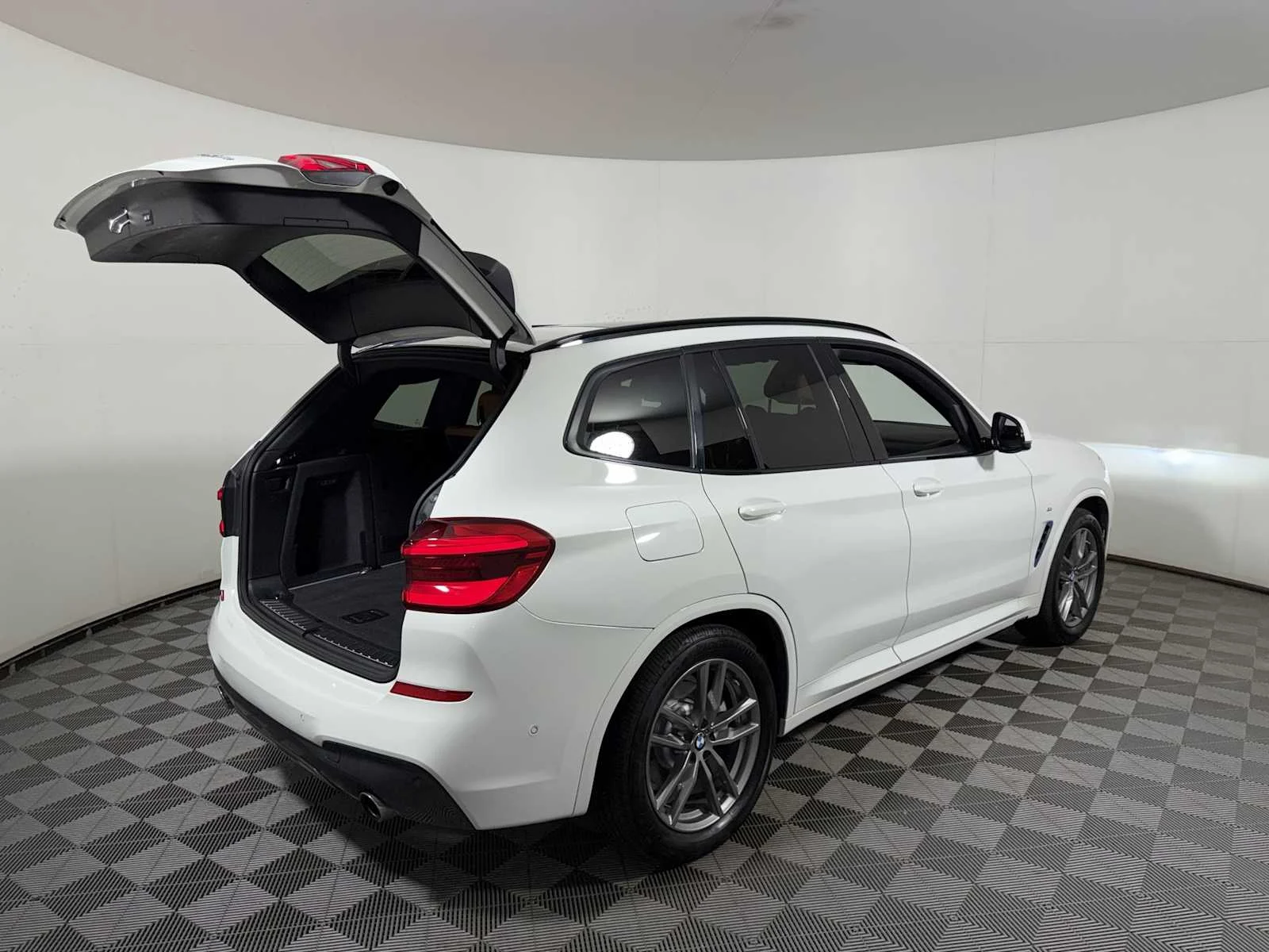 Used 2019 Alpine White BMW xDrive30i image 23