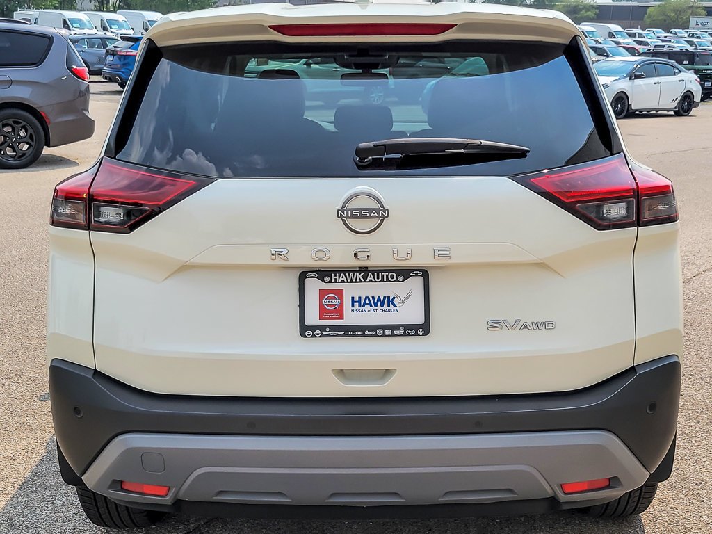 Used 2023 Pearl White Tricoat Nissan SV image 5