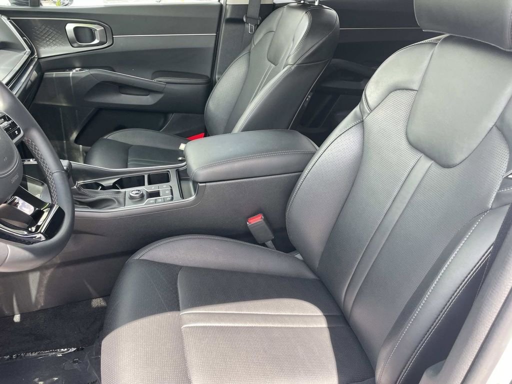 2025 Kia Sorento S - Photo 24