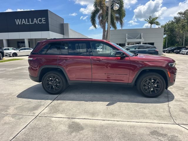 Used 2024 Red Jeep Altitude image 5