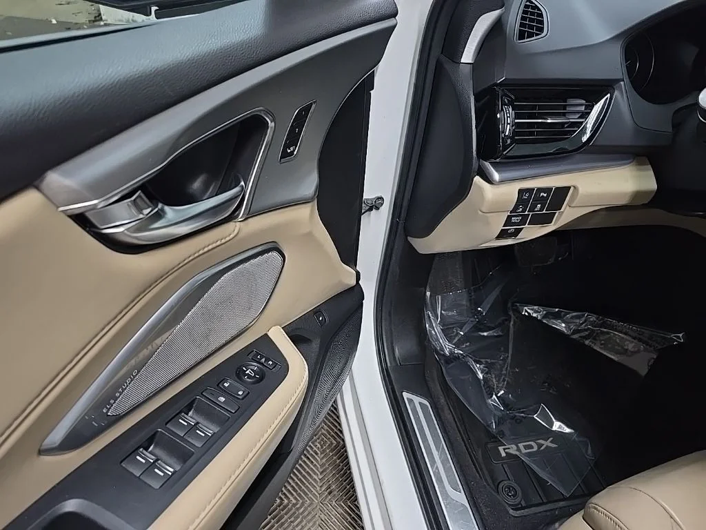 Used 2019 White Acura Technology Package image 28