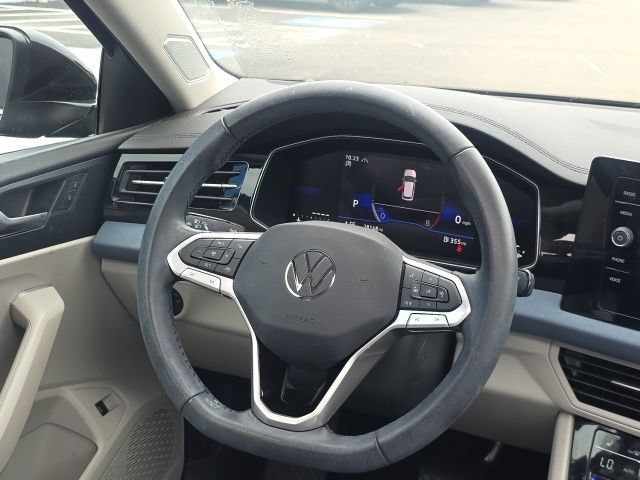 Used 2025 Deep Black Pearl Volkswagen SE image 5