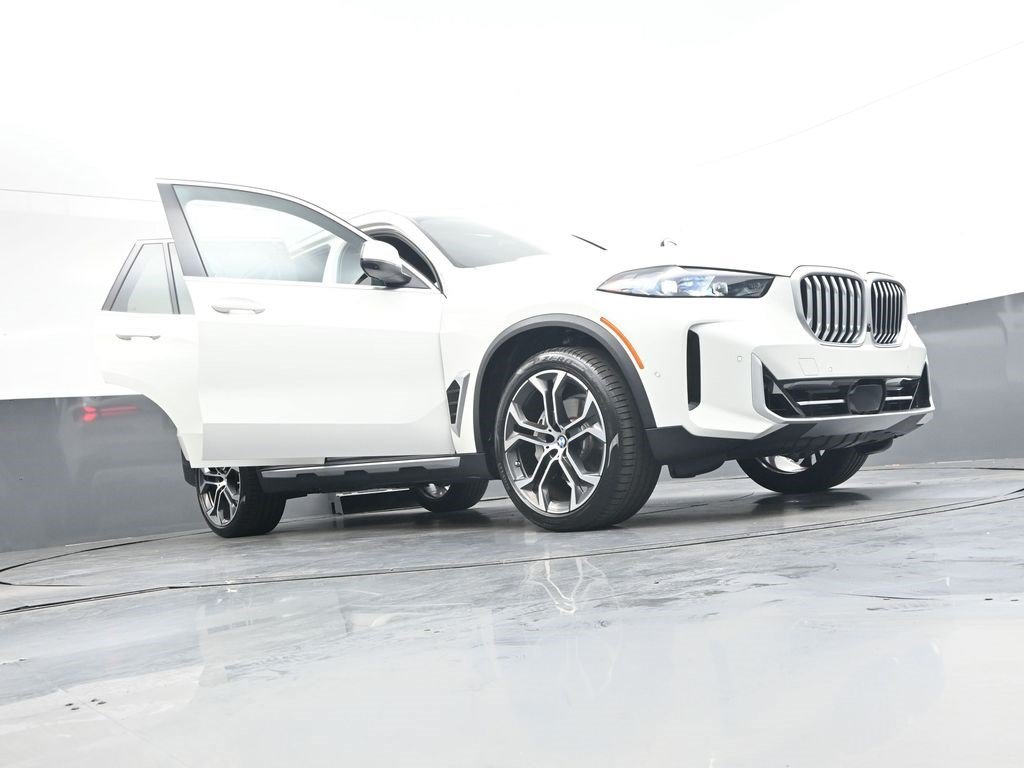 Used 2026 Alpine White BMW xDrive40i image 39