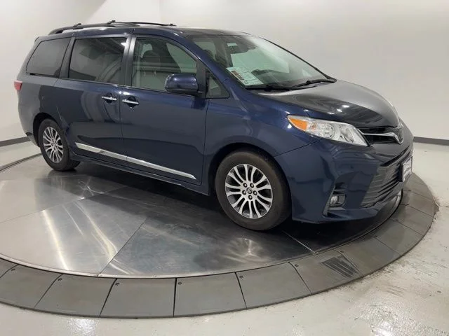 2019 Toyota Sienna XLE - Photo 7