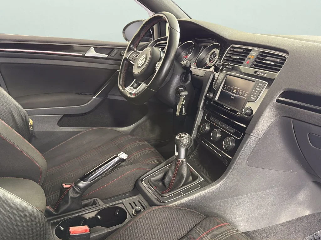 Used 2017 Black Volkswagen S 4-Door image 33