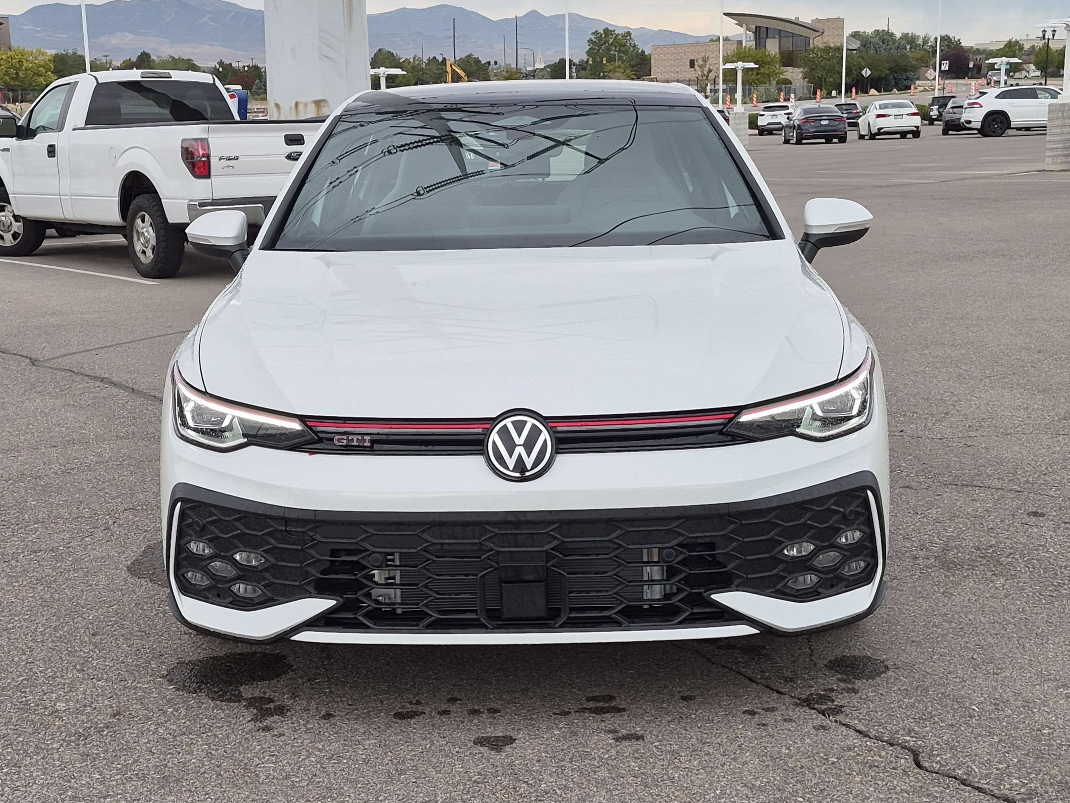 New 2026 Opal White Pearl Volkswagen SE image 9