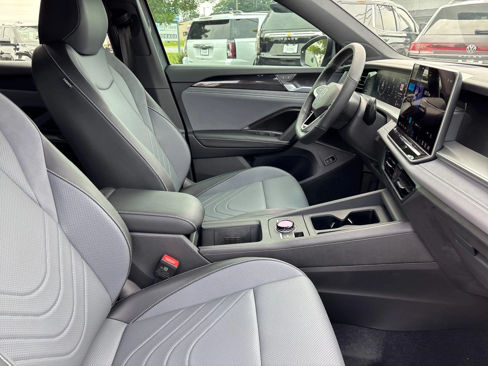 New 2026 Platinum Gray Metallic Volkswagen SE R-Line Black image 38