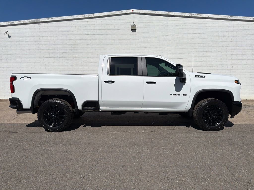 2026 Chevrolet Silverado HD LT 4WD Crew Cab Standard Box's photo