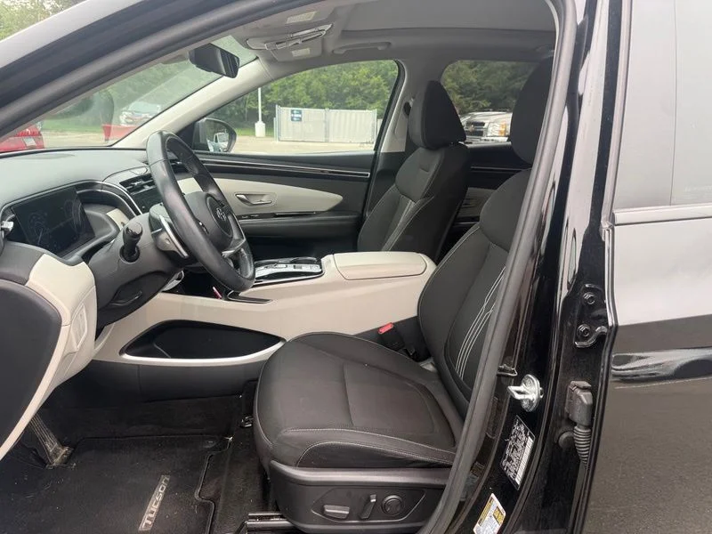 Used 2022 Black Hyundai SEL Convenience image 3