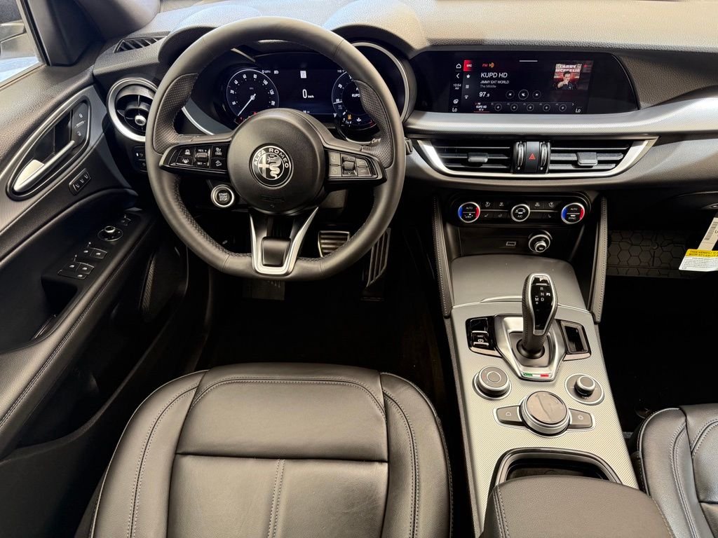 New 2026 Milano White Exterior Paint Alfa Romeo Base image 25