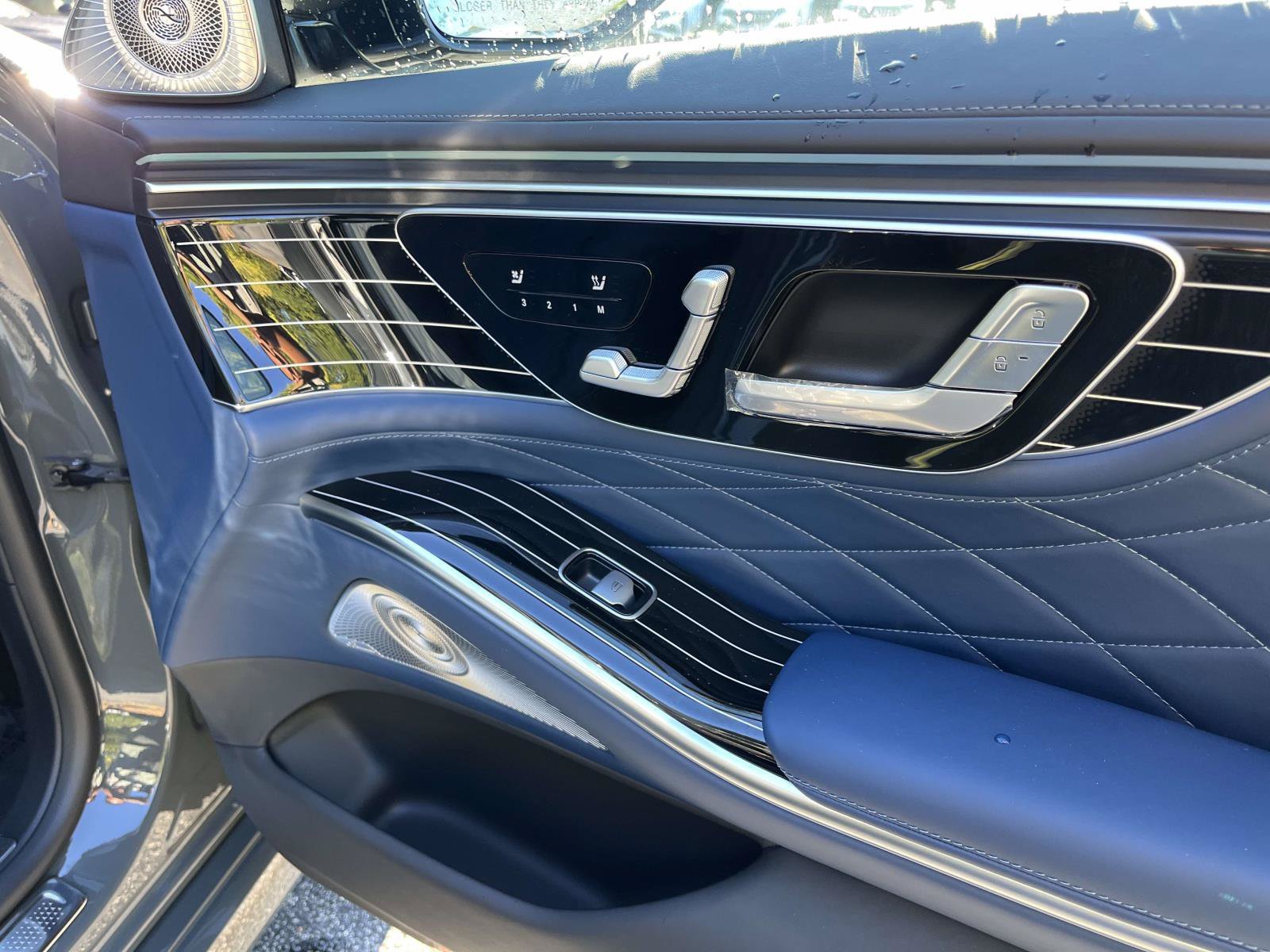 New 2027 MANUFAKTUR Silicon Grey Mercedes-Benz S 580 4MATIC® Sedan image 49