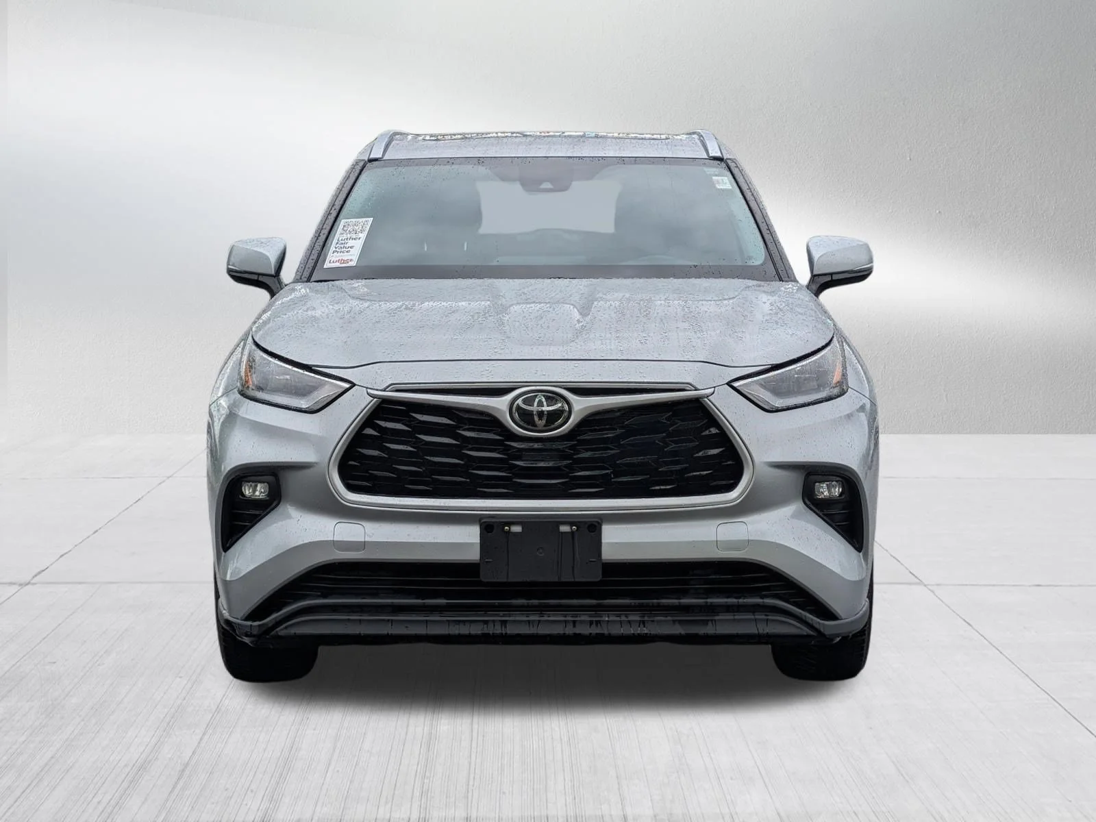 Used 2020 Toyota Highlander XLE with VIN 5TDGZRBH3LS042417 for sale in Burnsville, Minnesota