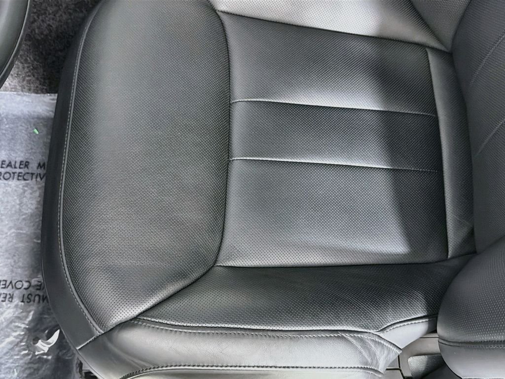 Certified Used 2025 Gray Land Rover SE image 20