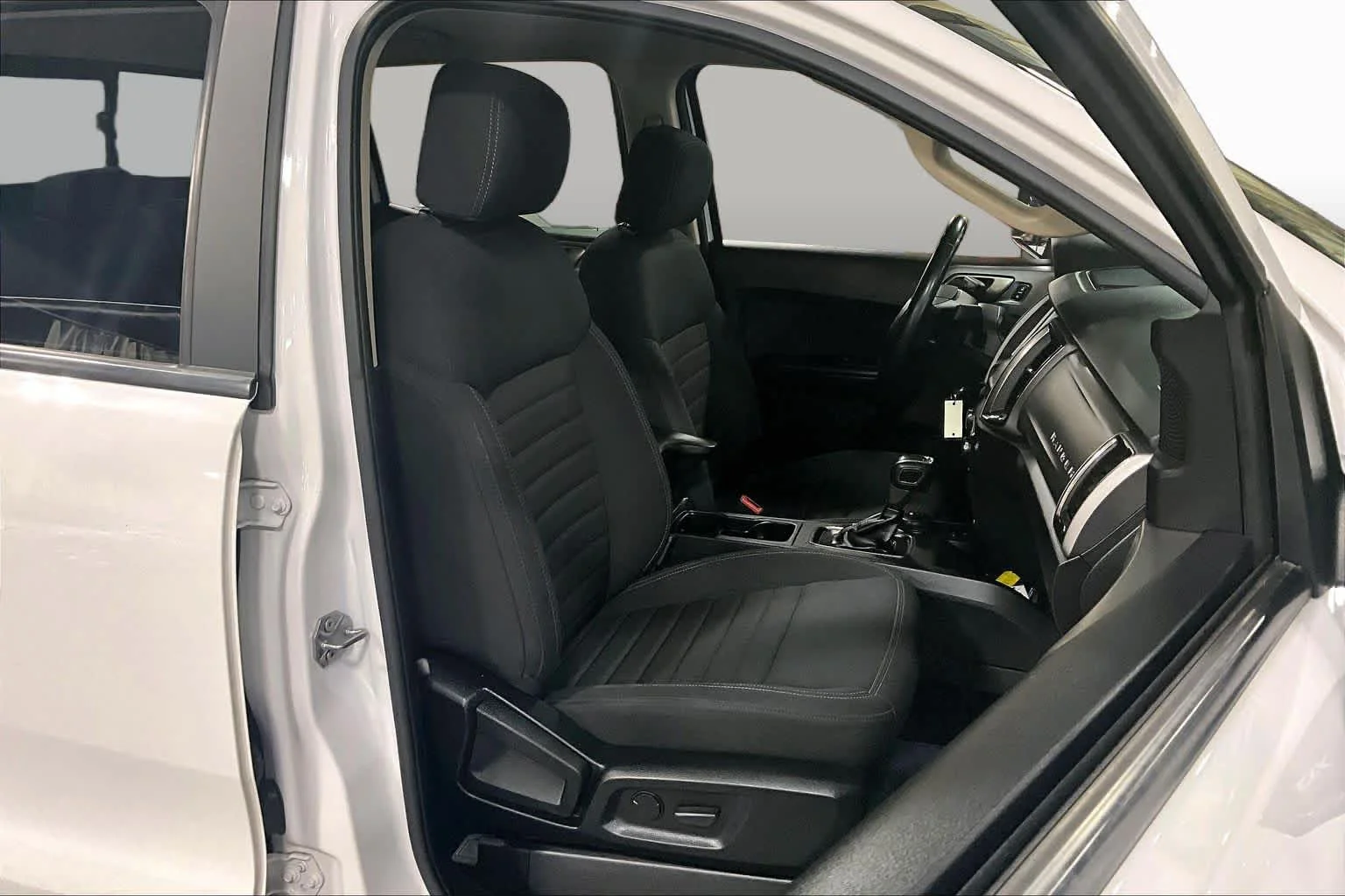 Certified Used 2021 Oxford White Ford XLT image 9