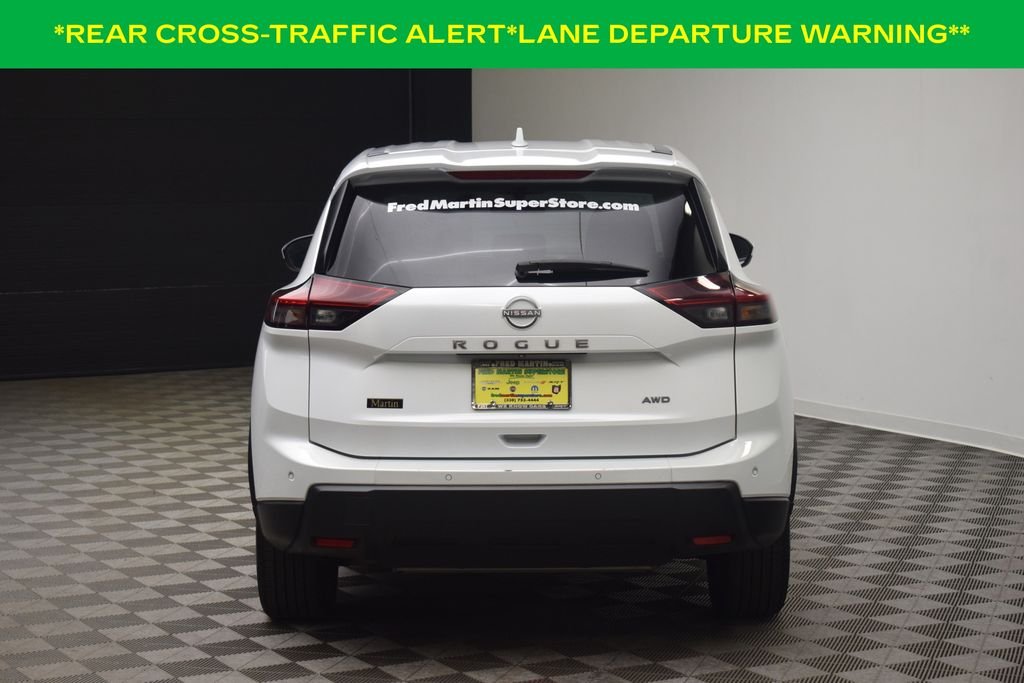 Used 2025 Everest White Pearl Nissan SV image 6