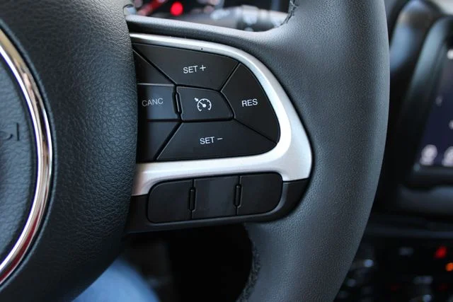 Used 2021 White Jeep Latitude image 6