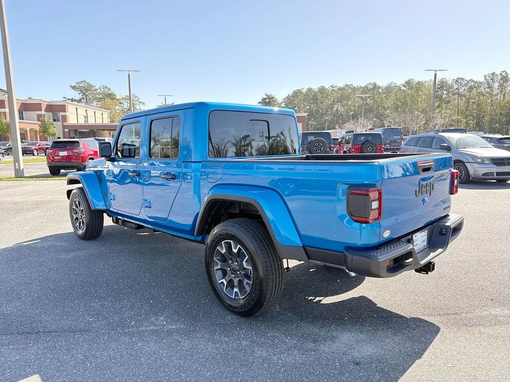 New 2026 Hydro Blue Pearl-Coat Exterior Paint Jeep Sahara image 5