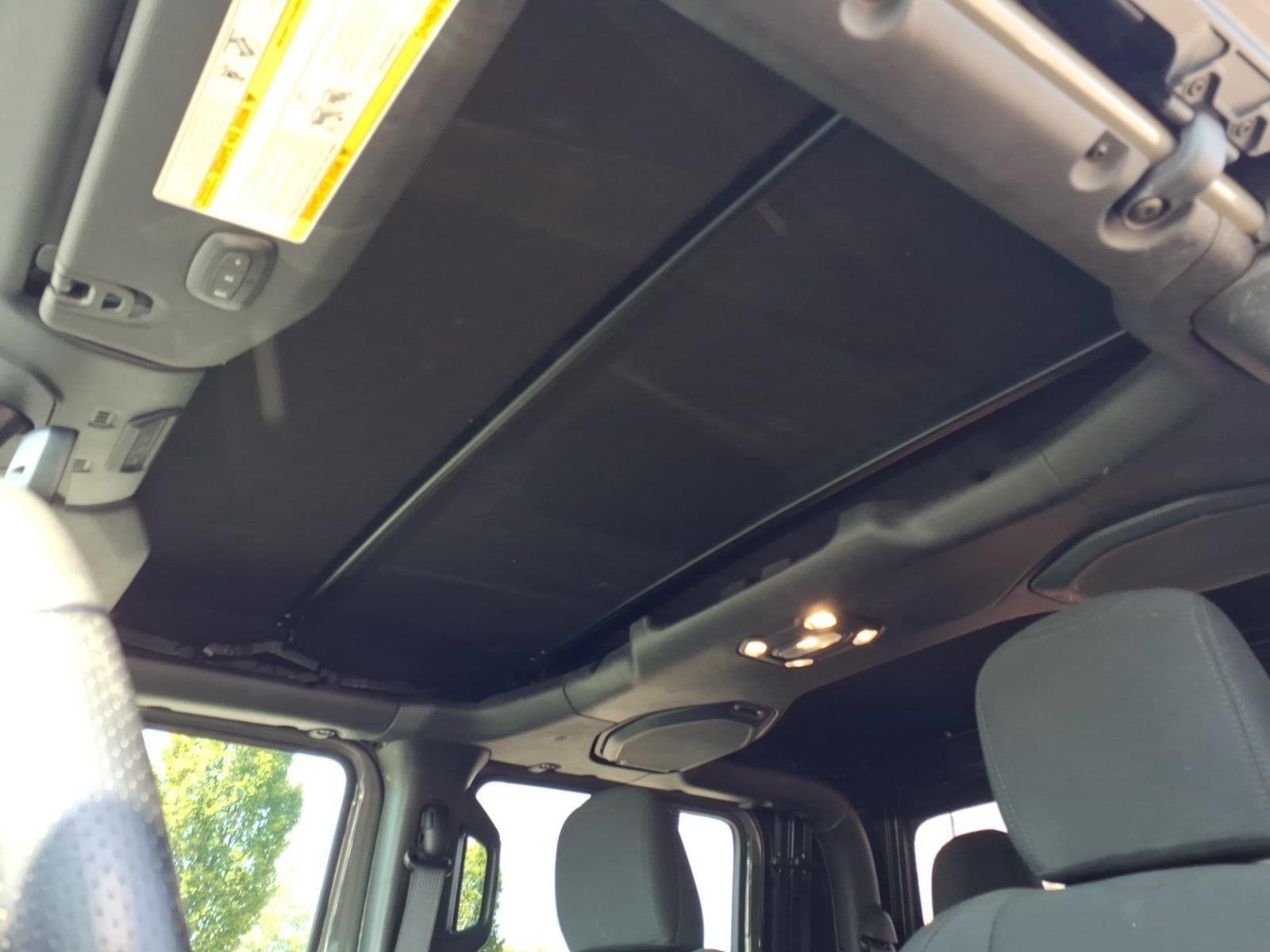 Used 2022 Sting-Gray Clearcoat Jeep Mojave image 6