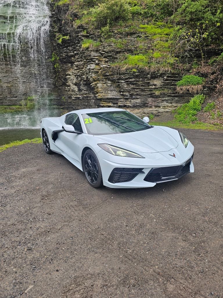 Used 2021 White Chevrolet Stingray image 3