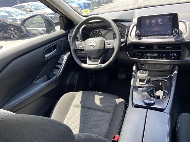 2025 Nissan Rogue SV - Photo 14
