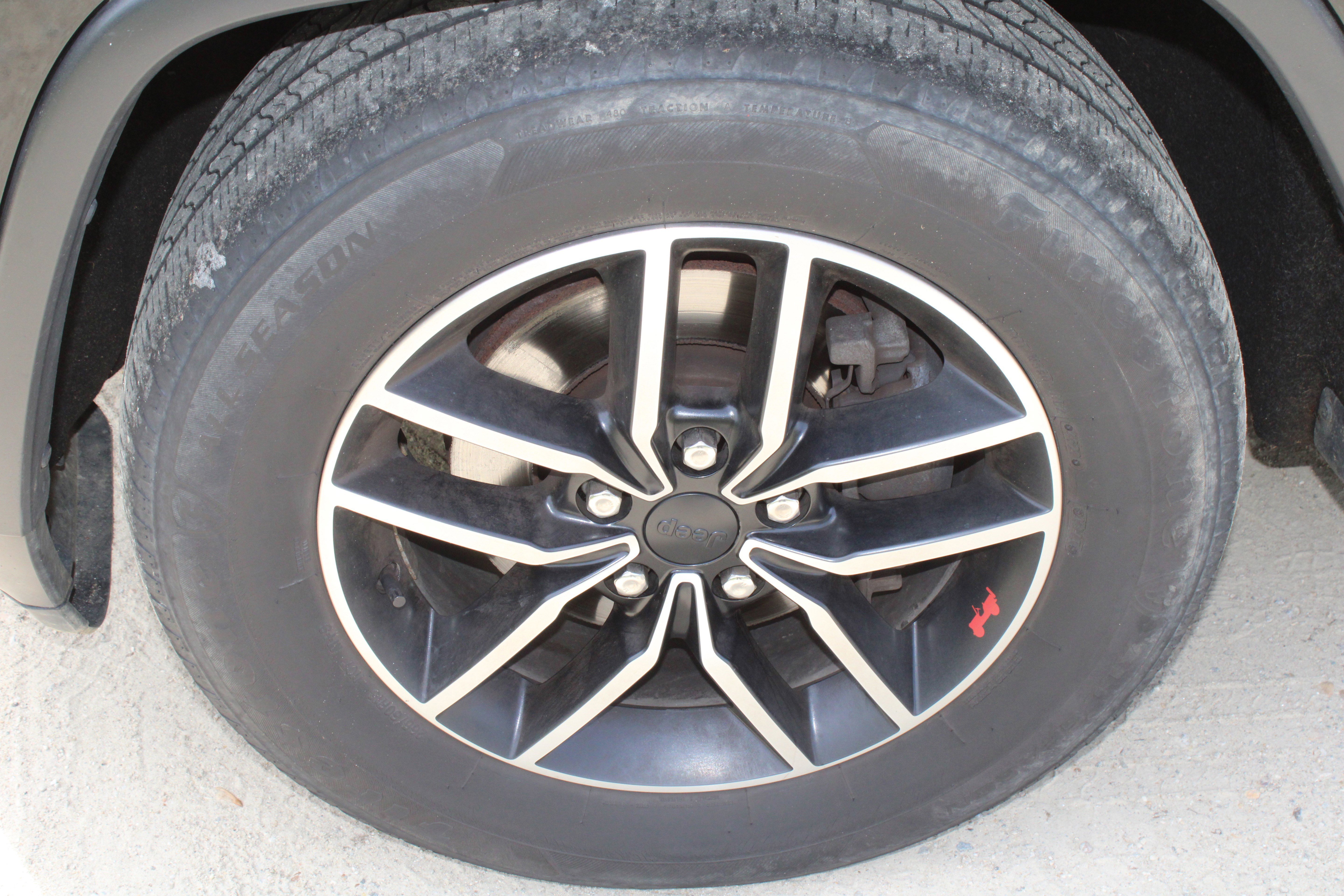 Used 2020 Diamond Black Crystal Pearlcoat Jeep Trailhawk image 9