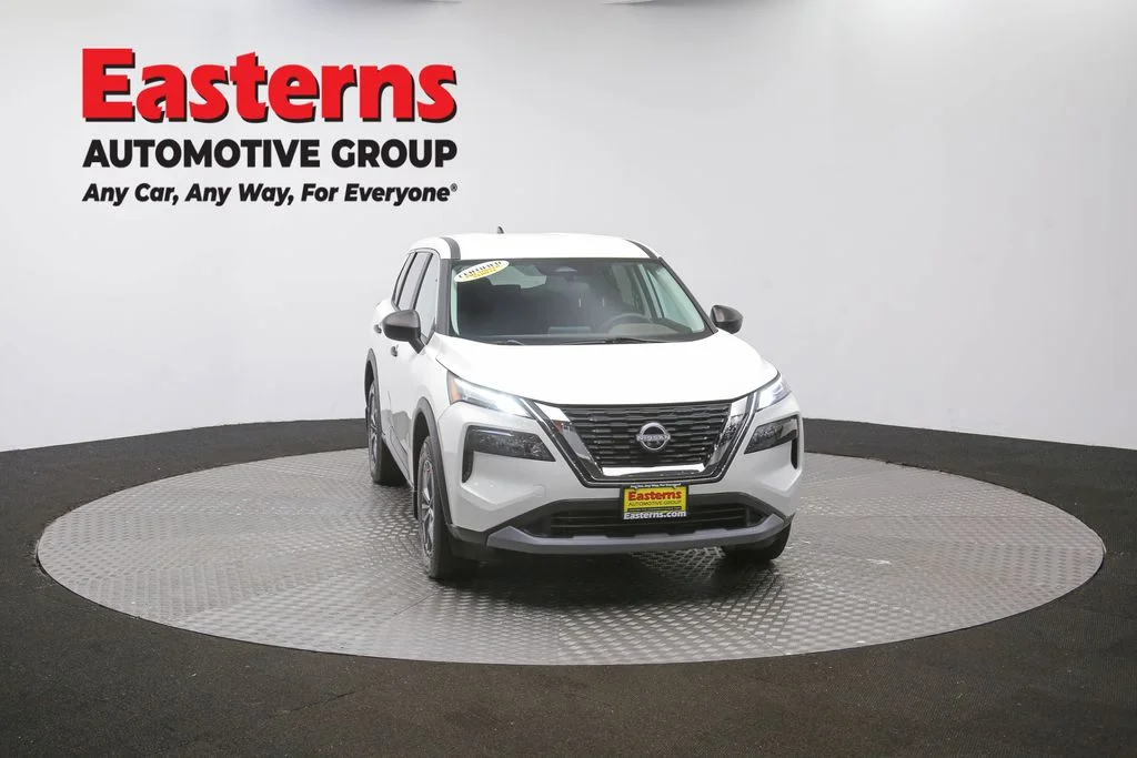 Used 2023 White Nissan S image 51