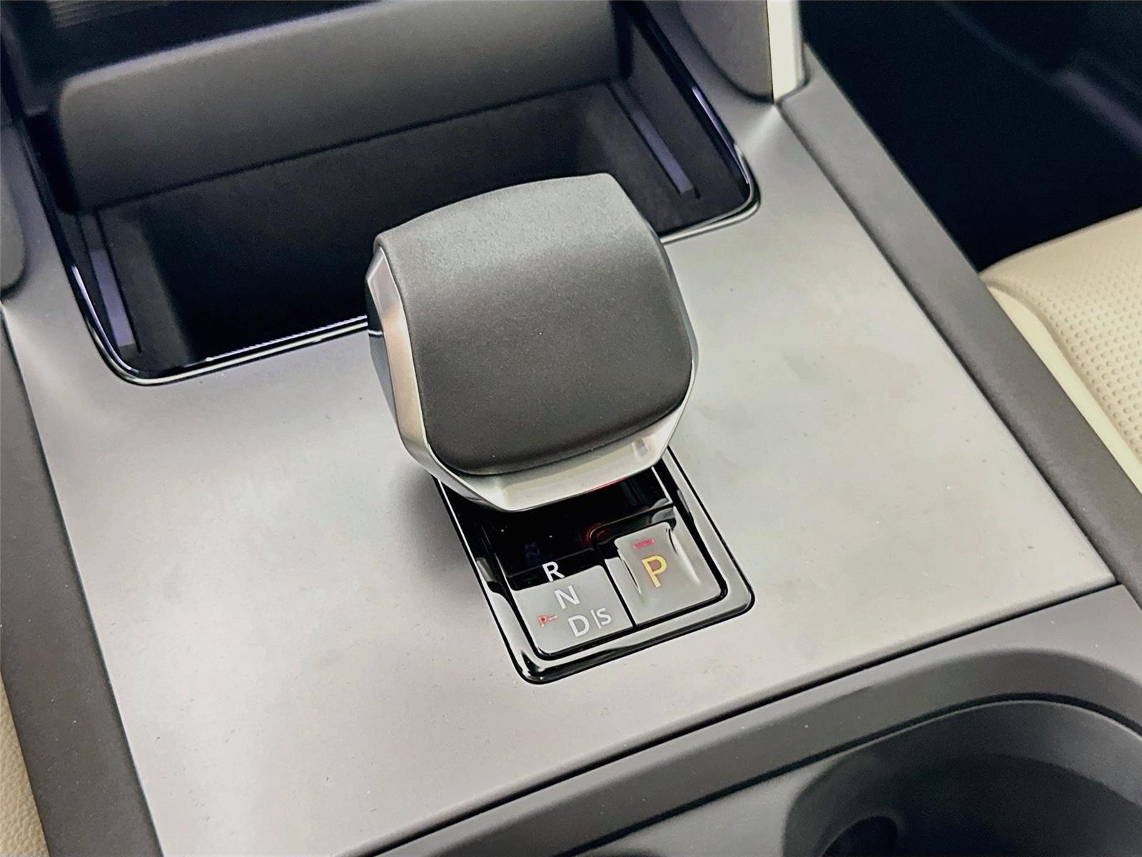 Certified Used 2025 Fuji White Land Rover S image 8