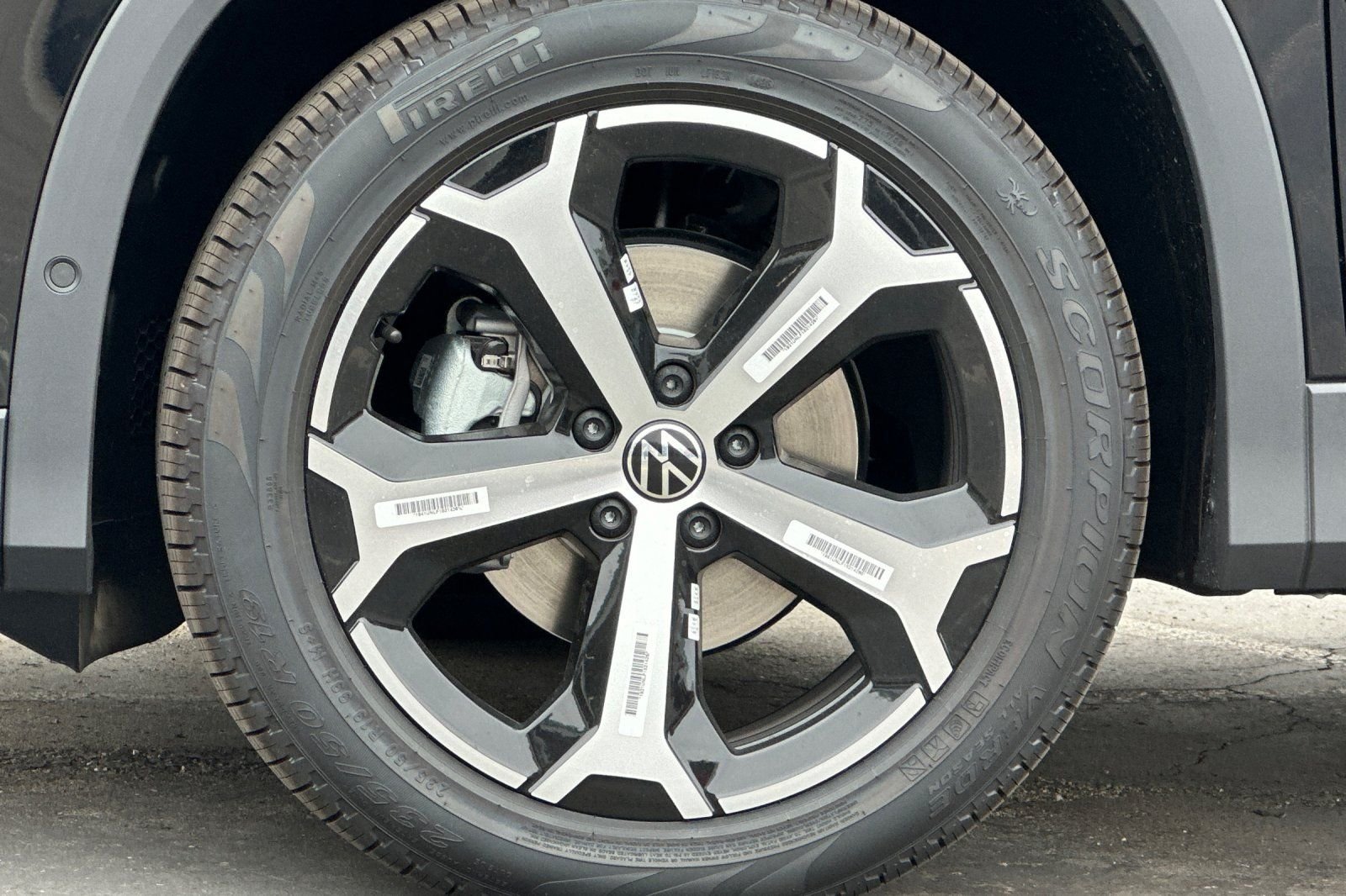 New 2026 Deep Black Pearl Volkswagen 2.0T SE image 25